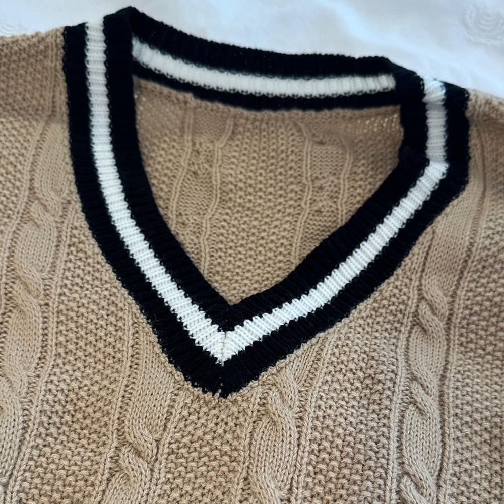 Classic V-Neck Cable Knit Sweater - Beige - Picture 4 of 4
